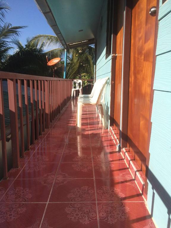 Bung House Hotel Phi Phi Don Exterior photo